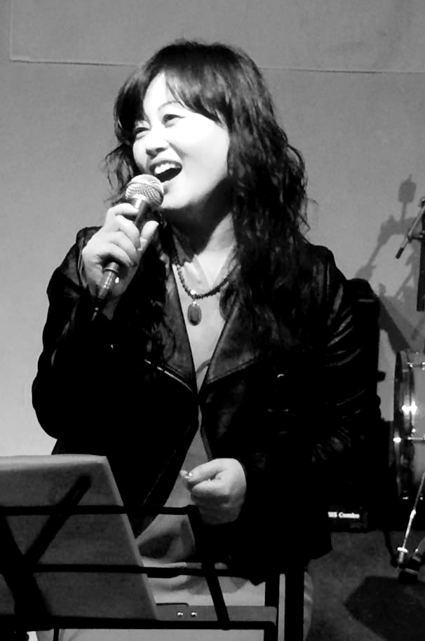 講師：Lucy（ルーシー）